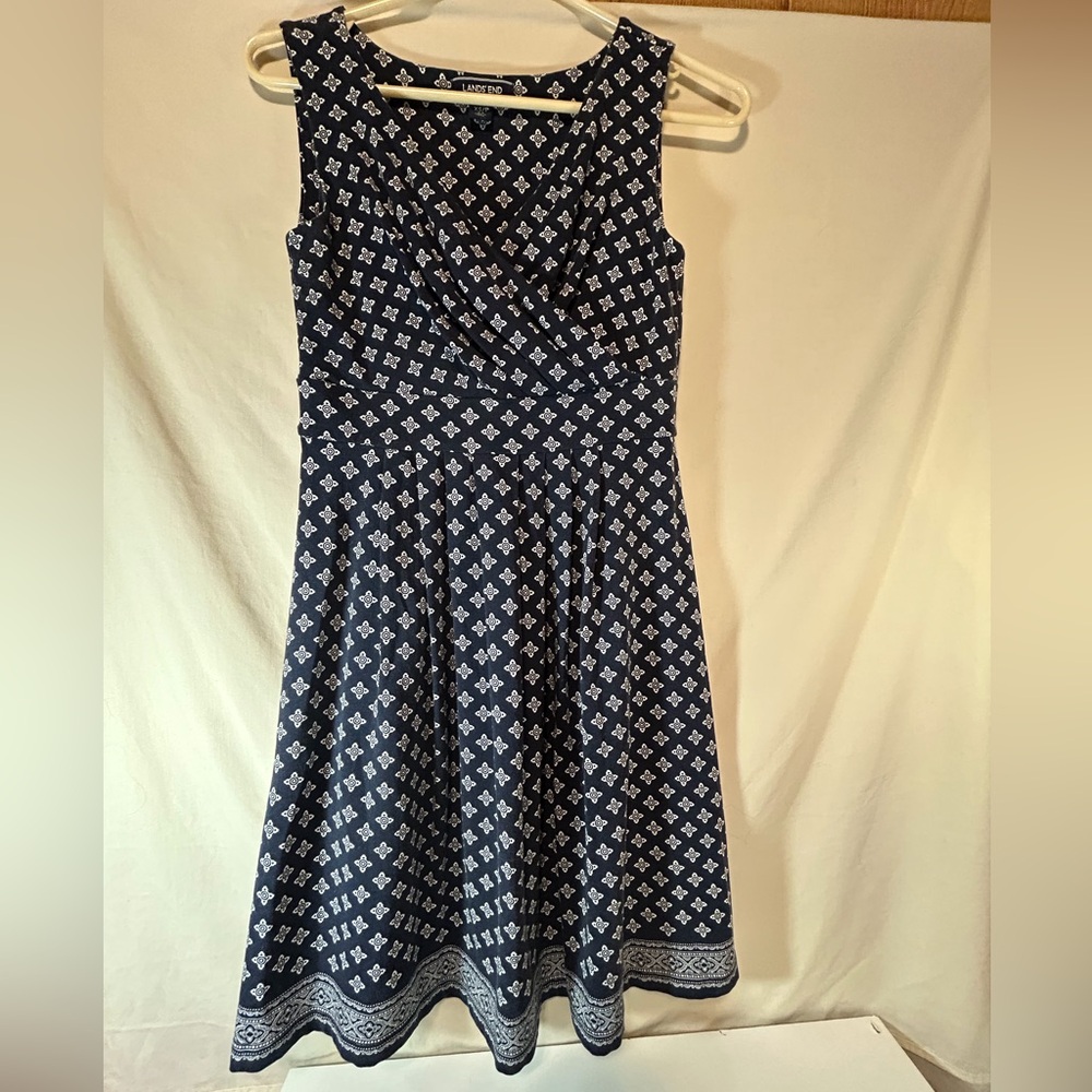Lands End Women’s blue/white patterned V-neck sleeveless dress XS/P 2-4